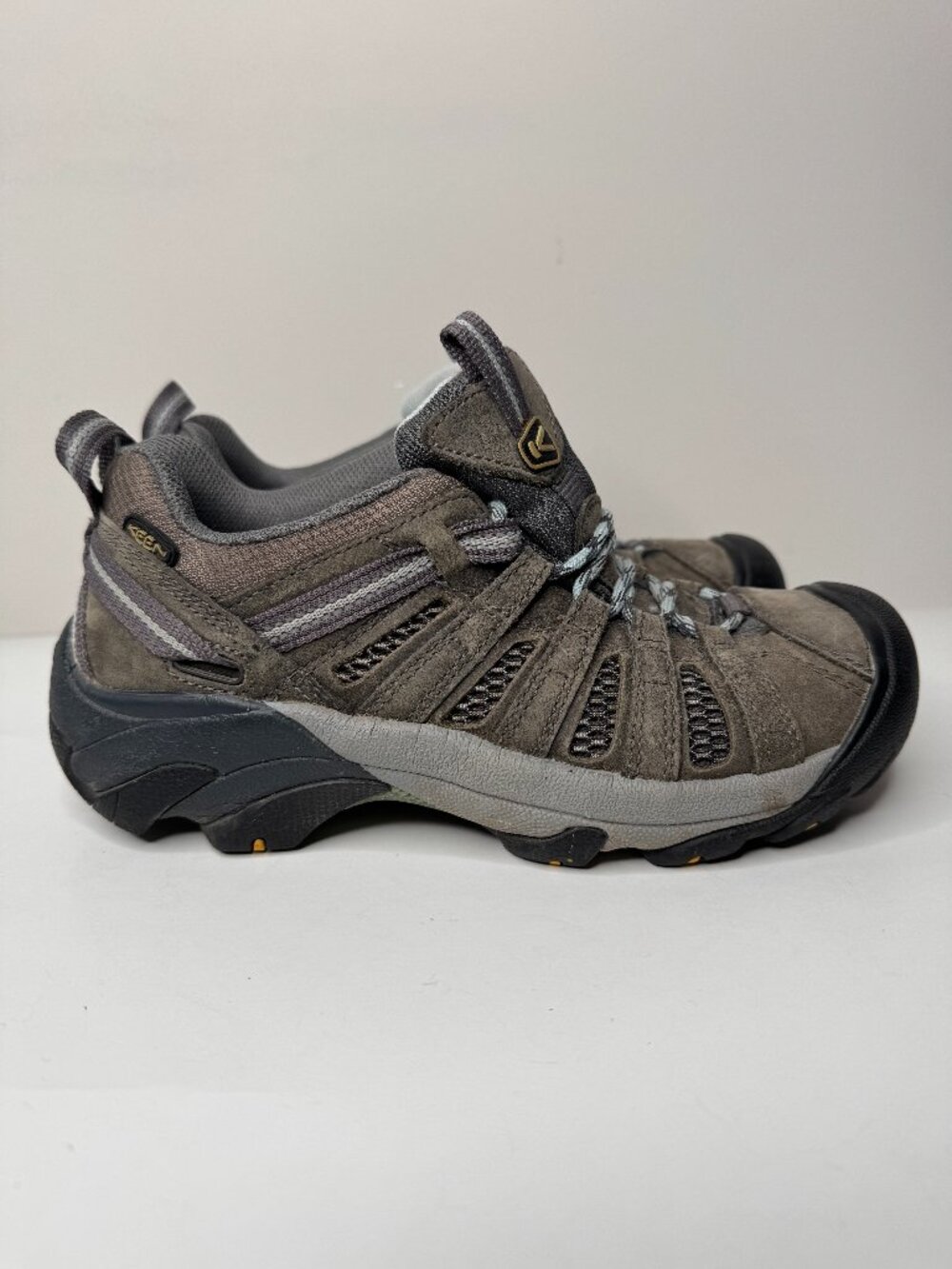 Keen Voyageur Low Top Hiking Trail Shoes Womens 7 5258-CHSB Brown Lace Up